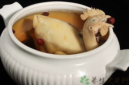 养生知识 冬季养生     2,体质较弱,经常生病的人群:在鸡汤里配上黄芪